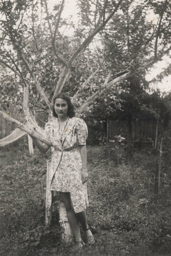 Эся Фридман (Эстер Голан). Довоенная фотография